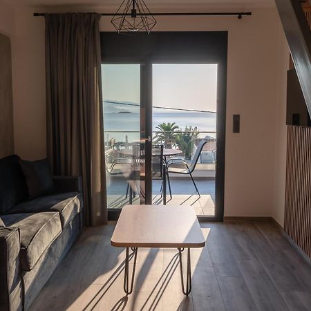 Blue Wave Luxury Suites Nea Iraklitsa Номер фото