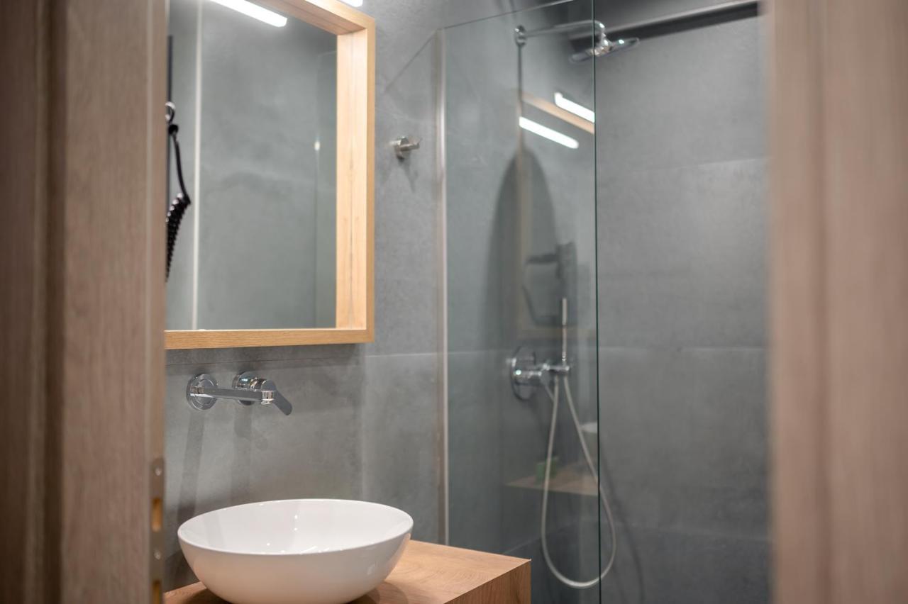 Blue Wave Luxury Suites Nea Iraklitsa Екстер'єр фото